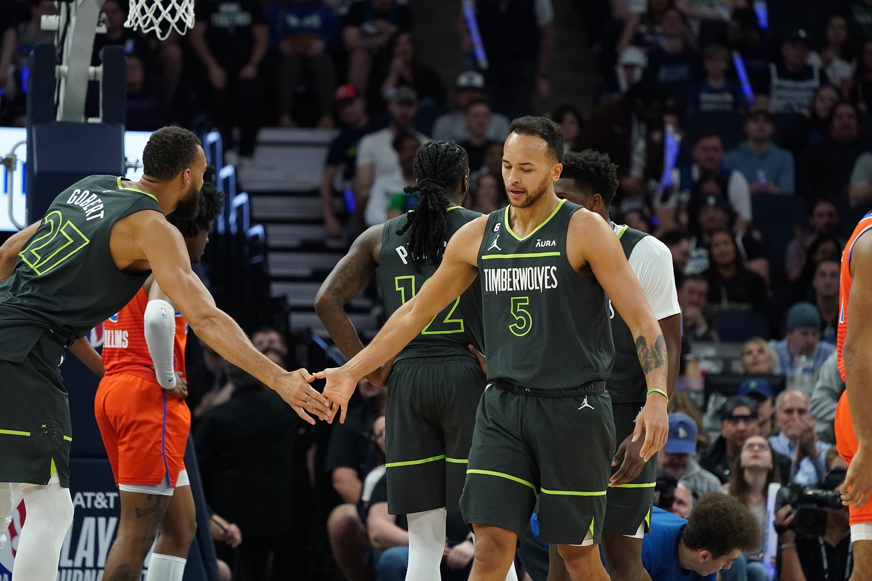 博鱼电竞官网-戈贝尔:最怀念李凯尔的传球 他能串联球队&总能给队友创造机会