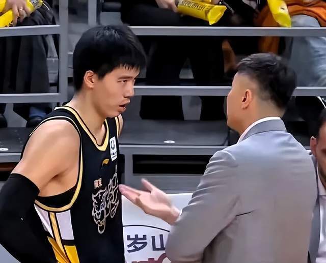 博鱼电竞官网-重磅:广东队内讧曝光:不堪忍受辱骂,焦泊乔更衣室与杜锋决裂