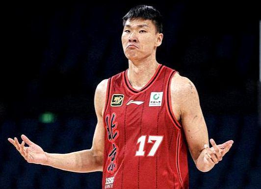 连续6场被弃用,不打球也能拿600万!球迷:你小子真滋润啊